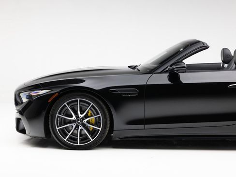 Used 2022 Mercedes-Benz SL 63 AMG 4MATIC w/ AMG Aerodynamic Package image 33