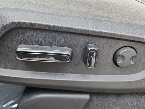 Used 2025 Honda Pilot Touring image 18