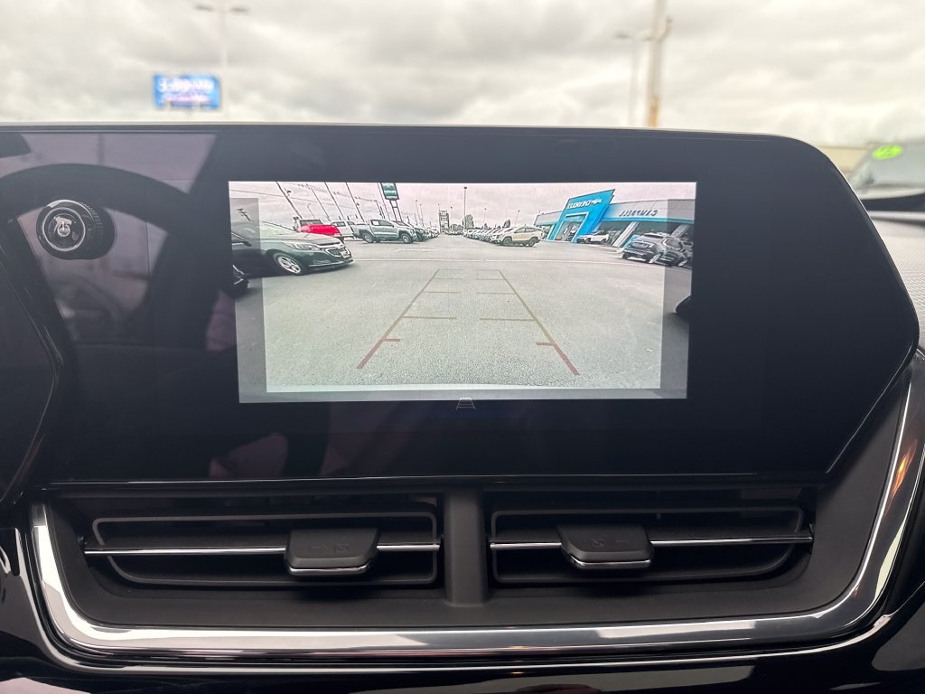 Used 2026 Chevrolet Trax RS w/ Sunroof Package FWD image 24