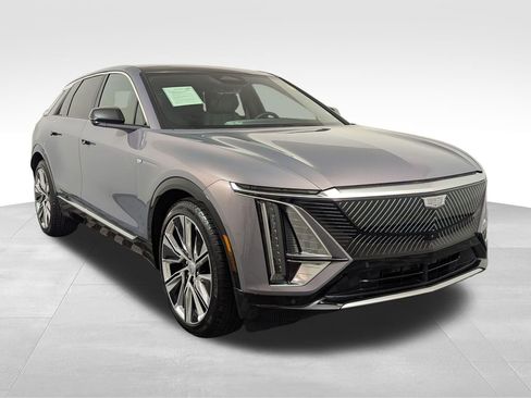 Used 2025 Cadillac Lyriq Luxury w/ LPO, Floor Liner Package AWD/4WD image 23