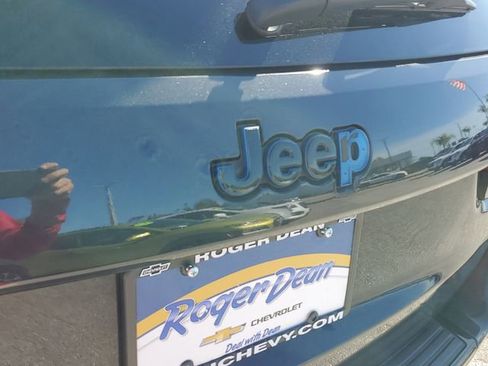 Used 2018 Jeep Grand Cherokee Laredo image 6