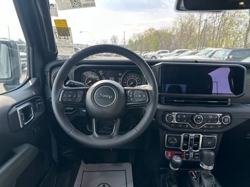 Used 2025 Jeep Gladiator Mojave image 21