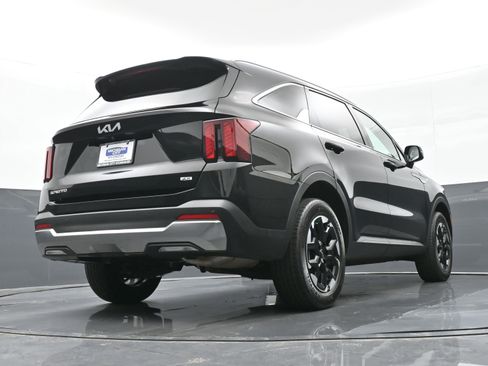 Used 2024 Kia Sorento S w/ Panoramic Sunroof Package image 46