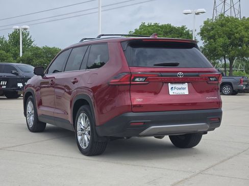Used 2025 Toyota Grand Highlander AWD image 5