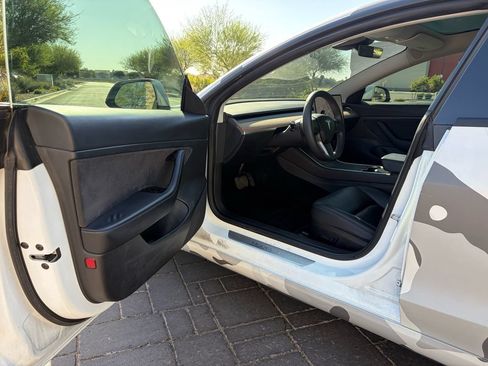 Used 2020 Tesla Model 3 Standard Range RWD image 8