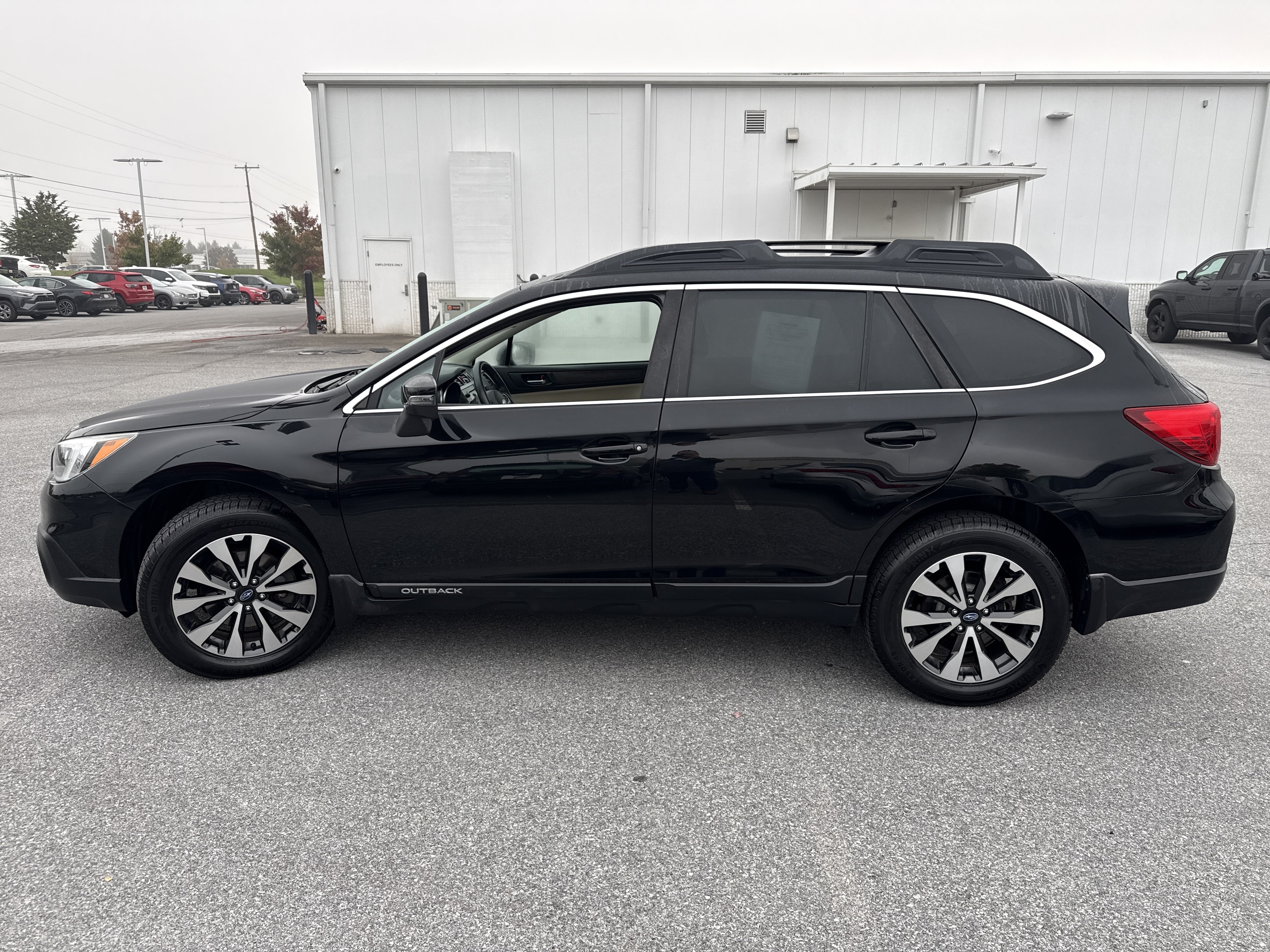 Used 2017 Subaru Outback 2.5i Limited AWD/4WD image 4
