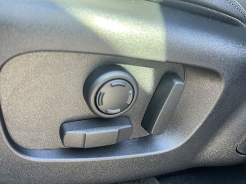 New 2025 Land Rover Range Rover Velar Dynamic SE image 23