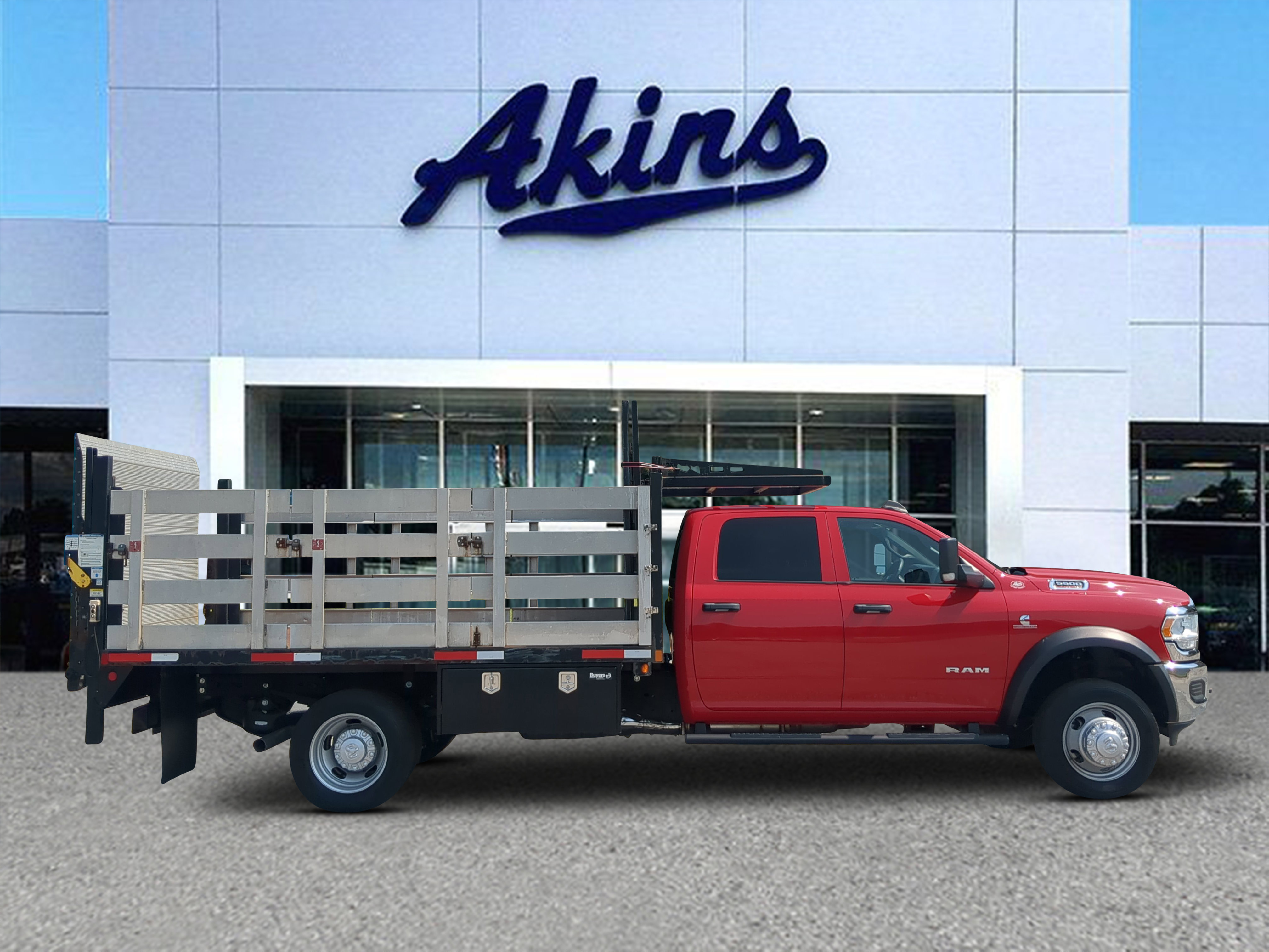 Used 2022 RAM 5500 Tradesman w/ Chrome Appearance Group RWD image 1