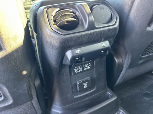 Used 2018 Jeep Wrangler Unlimited Rubicon image 11