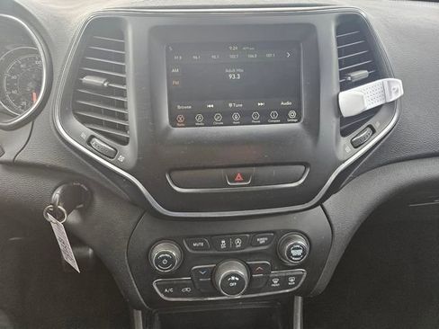 Used 2019 Jeep Cherokee Latitude w/ Popular Appearance Group image 18