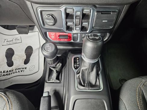 Used 2024 Jeep Wrangler Unlimited Sport AWD/4WD image 13