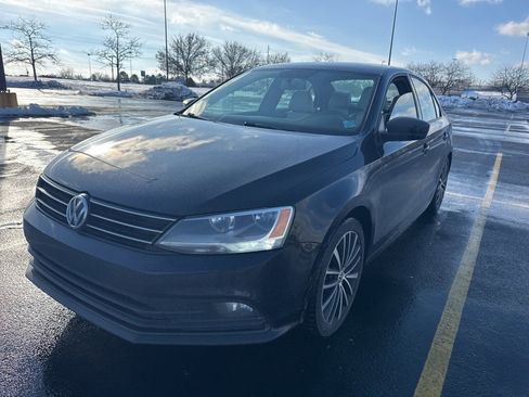 Used 2015 Volkswagen Jetta Sport image 1