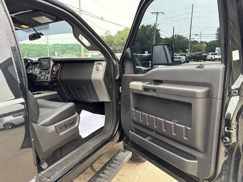 Used 2015 Ford F350 Lariat w/ Lariat Interior Package AWD/4WD image 34