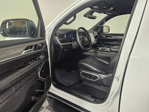 Used 2024 Jeep Wagoneer Series II AWD/4WD image 17
