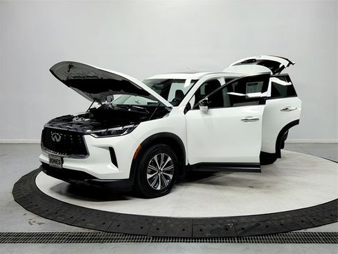 Used 2025 INFINITI QX60 Pure image 11