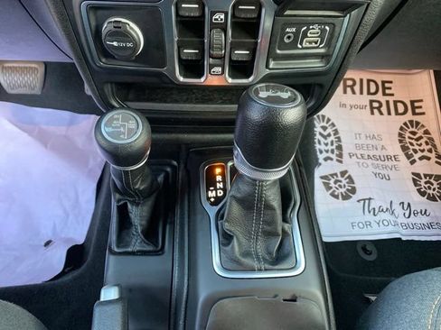 Used 2024 Jeep Wrangler Unlimited Sahara AWD/4WD image 16