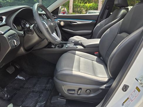Used 2023 INFINITI QX50 Luxe FWD image 9