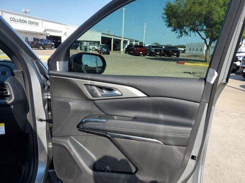 New 2026 Chevrolet Traverse LT w/ LPO, Floor Liner Package image 9