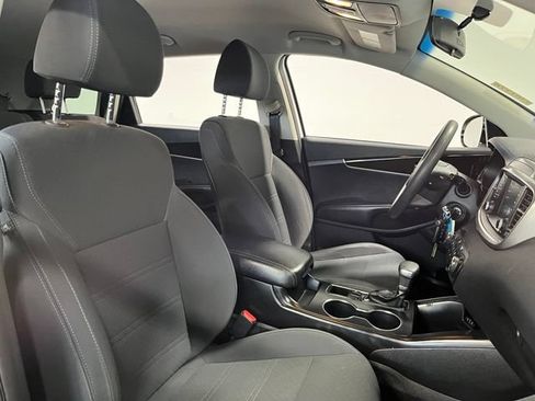 Used 2019 Kia Sorento FWD image 10