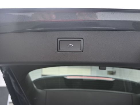 Used 2025 Volkswagen Tiguan SE FWD image 25