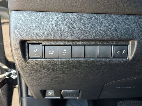 Certified 2023 Toyota Venza LE AWD/4WD image 30