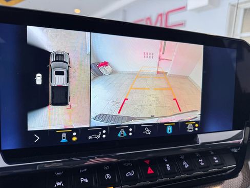 Certified 2022 Chevrolet Silverado 1500 ZR2 w/ Technology Package image 19