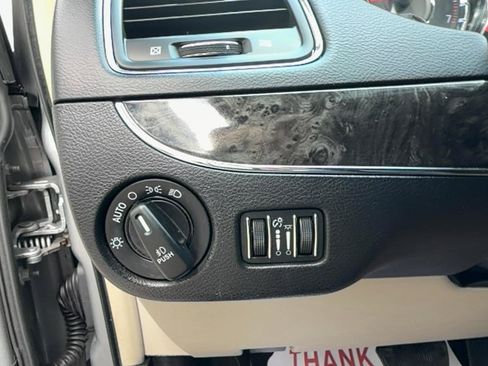 Used 2014 Chrysler Town & Country Touring-L w/ Driver Convenience Group FWD image 14