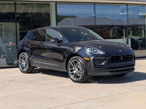 Certified 2025 Porsche Macan image 7
