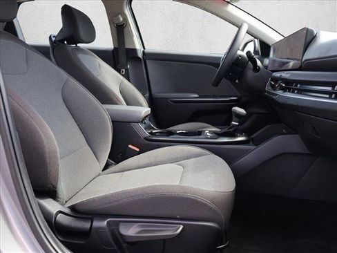 Used 2025 Kia K4 LXS image 25