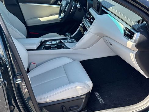 Used 2025 Genesis G70 2.5T AWD/4WD image 16
