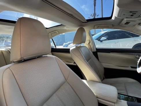 Used 2018 Lexus ES 350 w/ Luxury Package w/Wood Trim FWD image 46