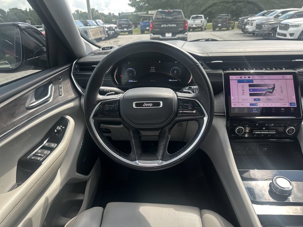 Used 2022 Jeep Grand Cherokee L Overland w/ Luxury Tech Group IV RWD image 23