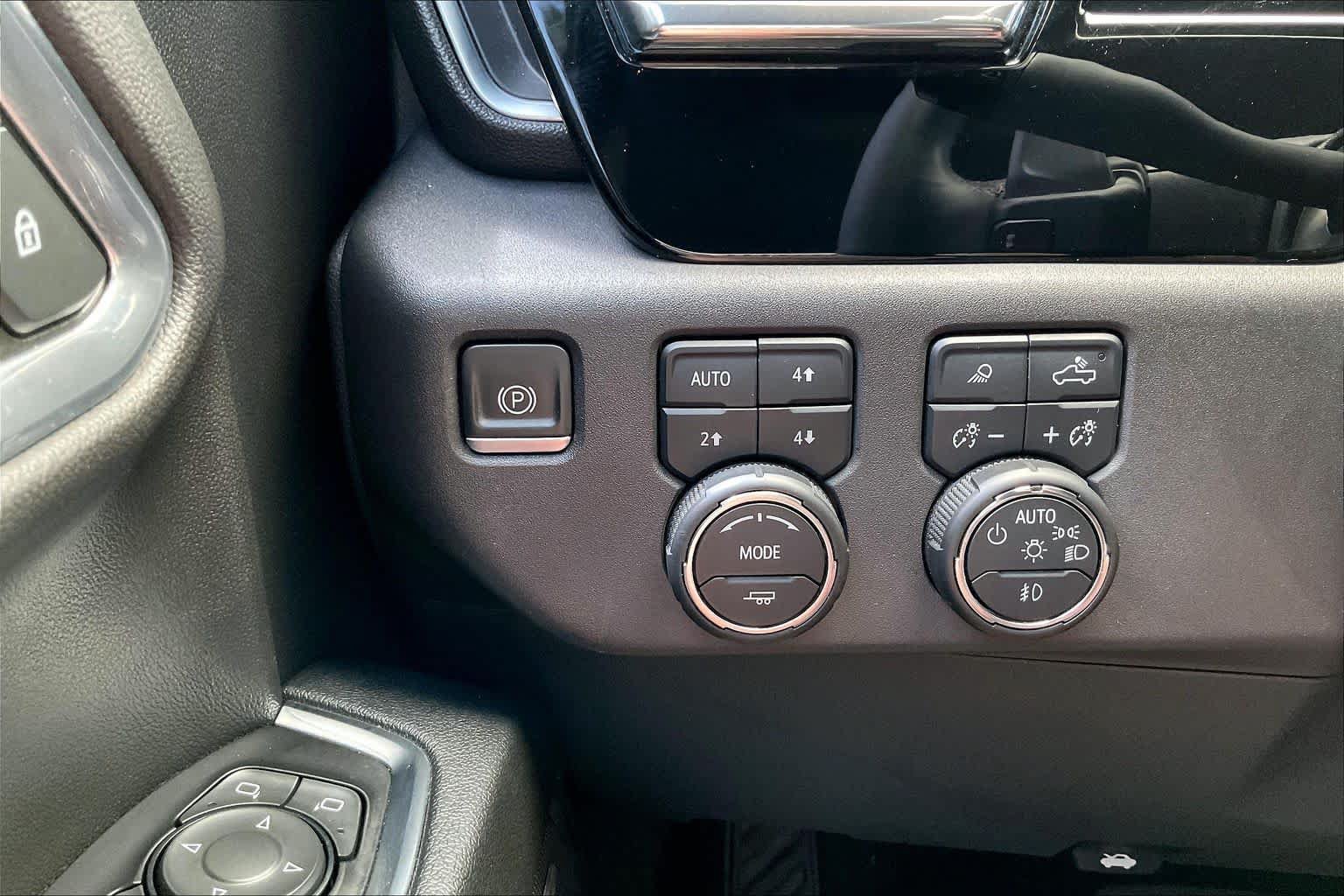 Used 2023 Chevrolet Silverado 1500 LT Trail Boss w/ LT Trail Boss Premium Package AWD/4WD image 32