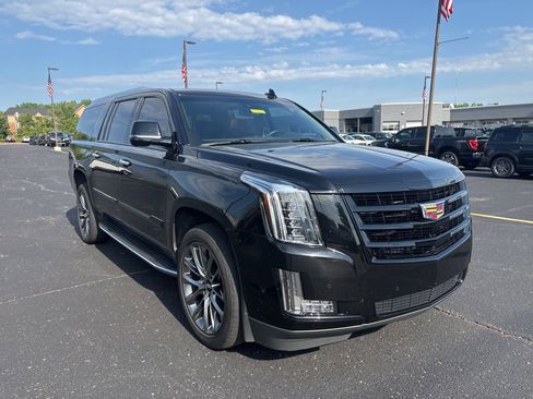 Used 2020 Cadillac Escalade ESV Luxury w/ Escalade Sport Edition AWD/4WD image 3