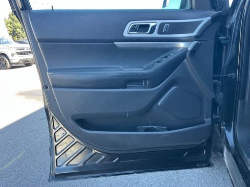 Used 2014 Ford Explorer XLT w/ Equipment Group 202A AWD/4WD image 5