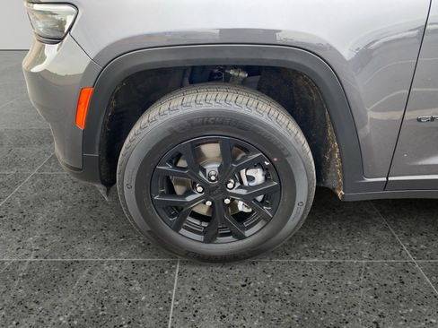 Used 2024 Jeep Grand Cherokee L Laredo image 14