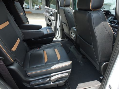 Used 2023 GMC Yukon AT4 w/ AT4 Premium Plus Package AWD/4WD image 14