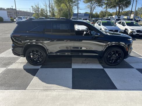 Used 2025 Chevrolet Traverse RS w/ LPO, Floor Liner Package image 3