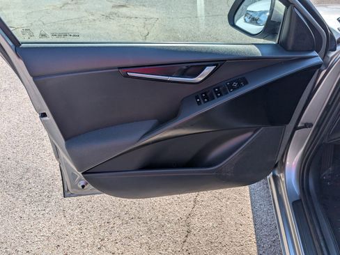 Used 2023 Kia Niro LX image 10