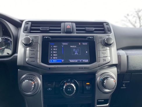 Used 2018 Toyota 4Runner SR5 AWD/4WD image 25