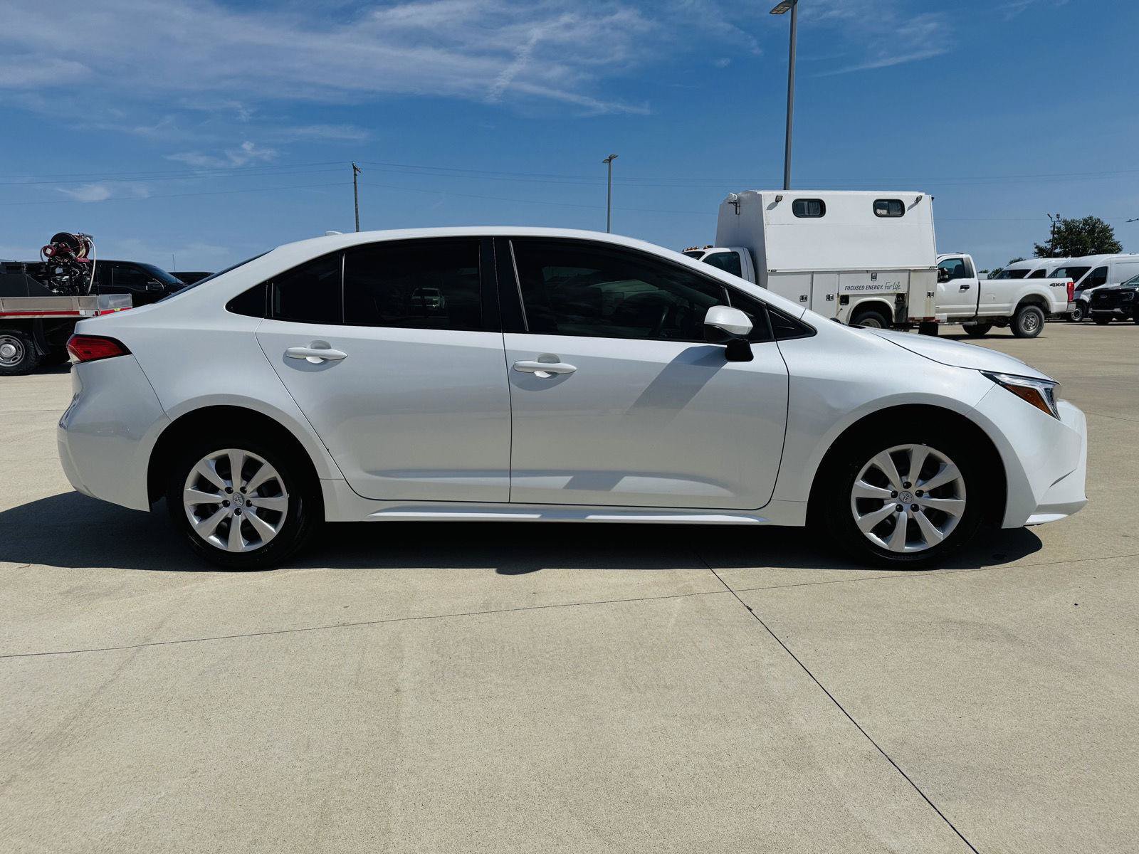 Used 2025 Toyota Corolla LE FWD image 34