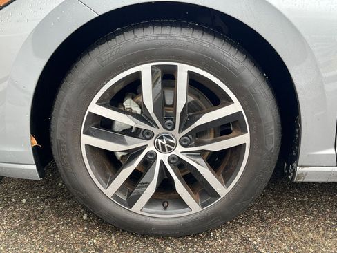 Used 2025 Volkswagen Jetta SE image 27