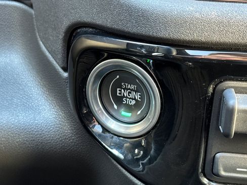 Used 2024 Chevrolet Silverado 1500 ZR2 w/ Technology Package image 33