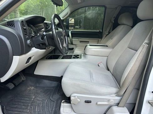 Used 2011 Chevrolet Silverado 2500 LT w/ Interior Plus Package RWD image 10