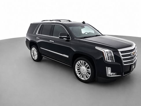 Used 2017 Cadillac Escalade Platinum AWD/4WD image 3
