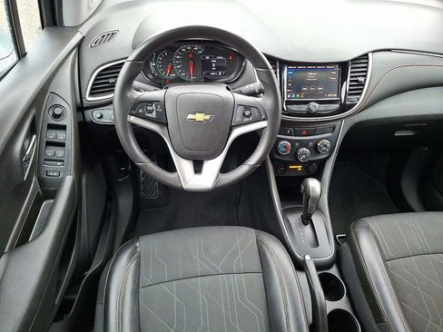 Used 2020 Chevrolet Trax LT w/ LT Convenience Package image 3