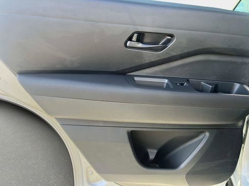 New 2025 Nissan Pathfinder S image 11