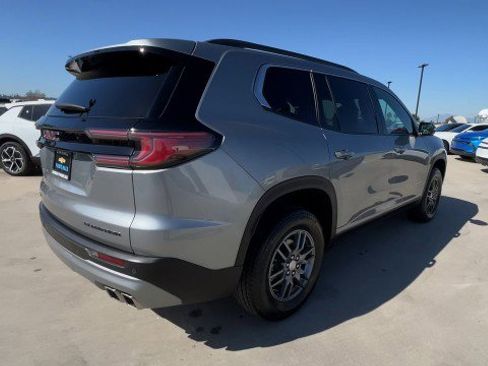 Used 2025 GMC Acadia Elevation image 8