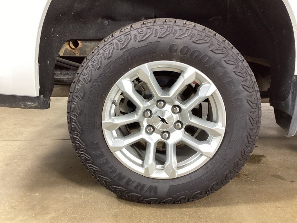 Used 2023 Chevrolet Silverado 1500 RST AWD/4WD image 36