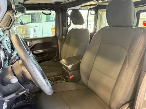 Used 2018 Jeep Wrangler Unlimited Sport image 11